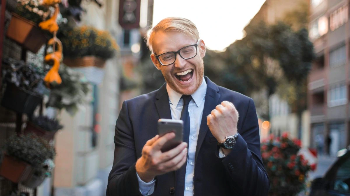 10 Expert Tips to Protect Your Mobile Device While Traveling 2025